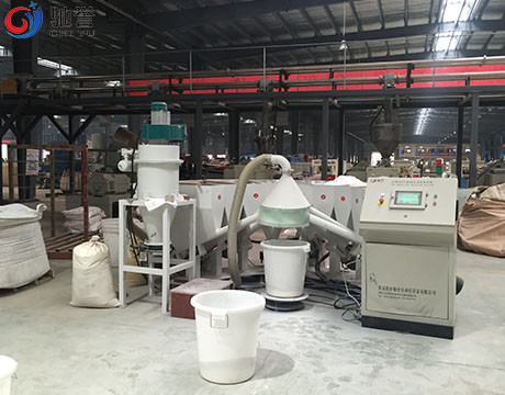 เครื่องผสมสารเติมแต่งอัตโนมัติสำหรับเครื่องอัดรีดท่อ PVC สายการผลิต SPC Flooring